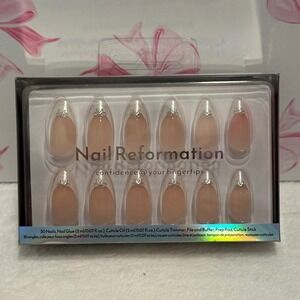 Nail Reformation Press On Nails Almond Shape with Silver Bow Accents‎